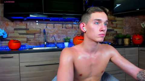 _chuckray_ @ chaturbate on 20231017