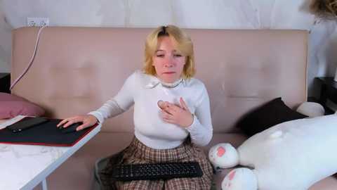 petite_mella @ chaturbate on 20231026