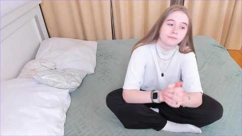 emiliahoward @ chaturbate on 20231103