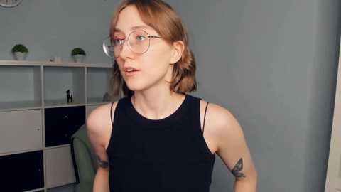 modest_look @ chaturbate on 20231109