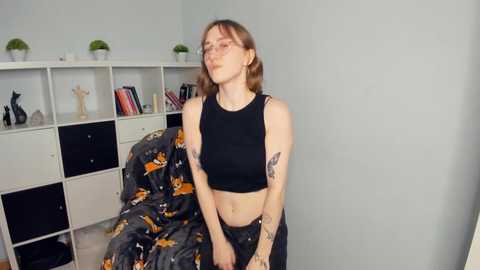 modest_look @ chaturbate on 20231109