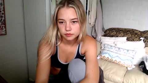 blondee18 @ chaturbate on 20231123