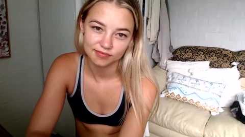 blondee18 @ chaturbate on 20231123