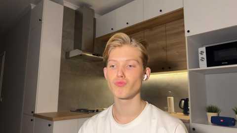 skies_shine @ chaturbate on 20231207