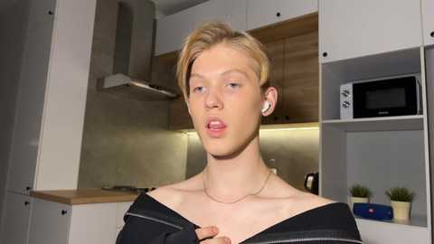 skies_shine @ chaturbate on 20231208