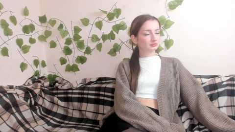 leannasweets @ chaturbate on 20231220