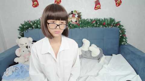 little__yena @ chaturbate on 20231222