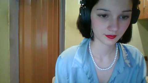 mikkilovee @ stripchat on 20231011