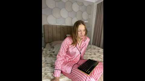 sweetcheeksx @ stripchat on 20231102